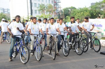 Srimanthudu Movie Team at HBC Chak De India Ride